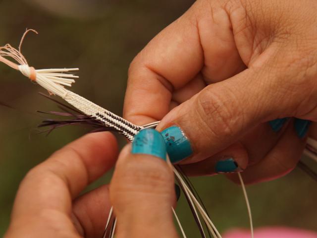 Proceso del tejido de la pinta que lleva el sombrero pintao. Ubicación: La Pintada, distrito de La Pintada, provincia de Coclé.  Lois Iglesias