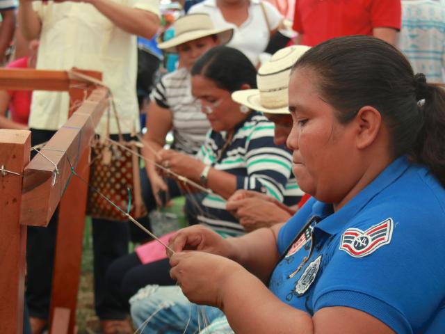 Concurso de crinejas en el que participan diferentes artesanos del sombrero pintao.  Lois Iglesias